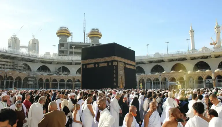 Pilgrims in Ihram around the Kaaba in the daytime