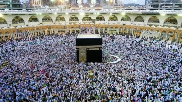 Pilgrims gathered near the Kaaba in Makkah